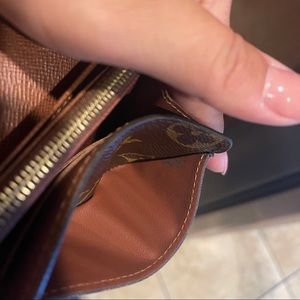 Authentic Louis Vuitton Sarah Wallet